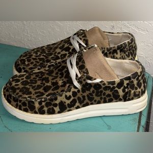 Women’s Cheetah Print shoes 9.5